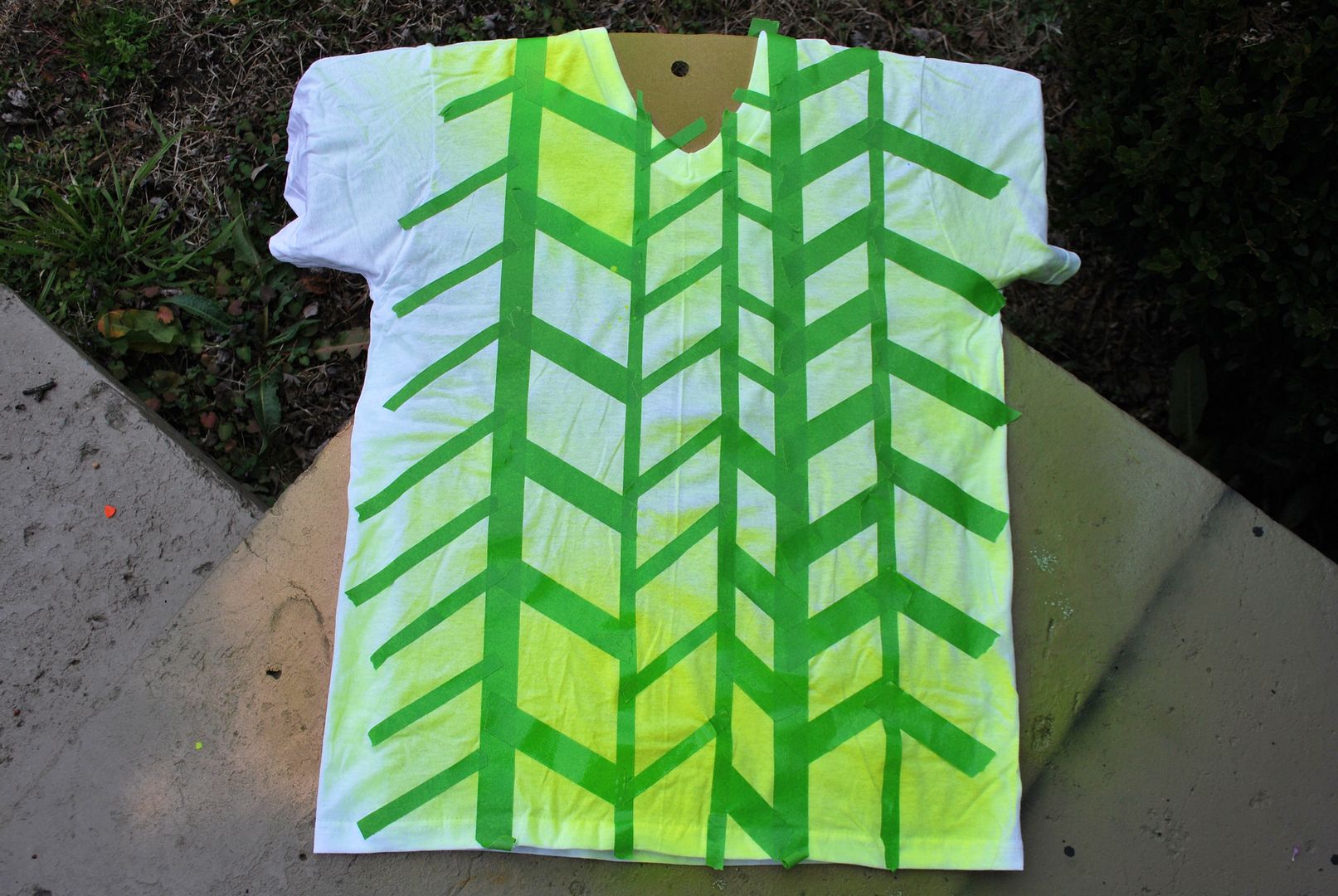 the DIY SPRAY PAINTED TSHIRT